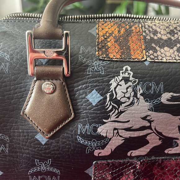 MCM Princess Lion Boston Bag EUC - Picture 9 of 13